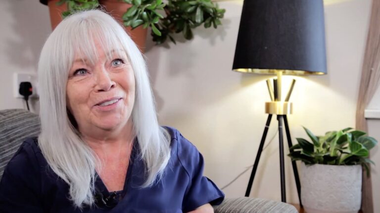 Pure Dental Dream Smile Tracy Thumb