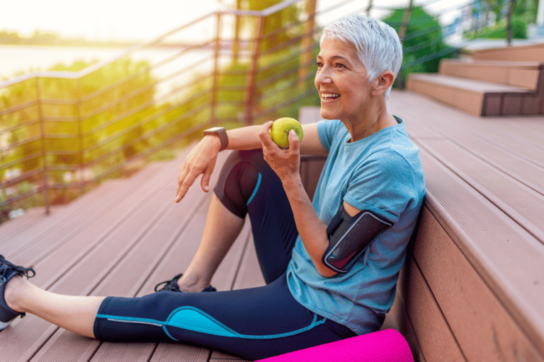 Sporty woman eating apple